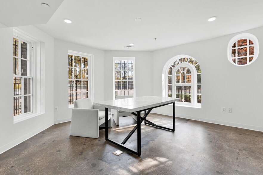 More Photos Of 2301 Calvert St NW, Washington Coworking Space