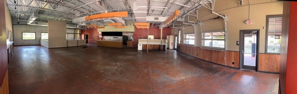 More Photos Of 1627 Race Track Rd, Jacksonville Restaurant For Lease