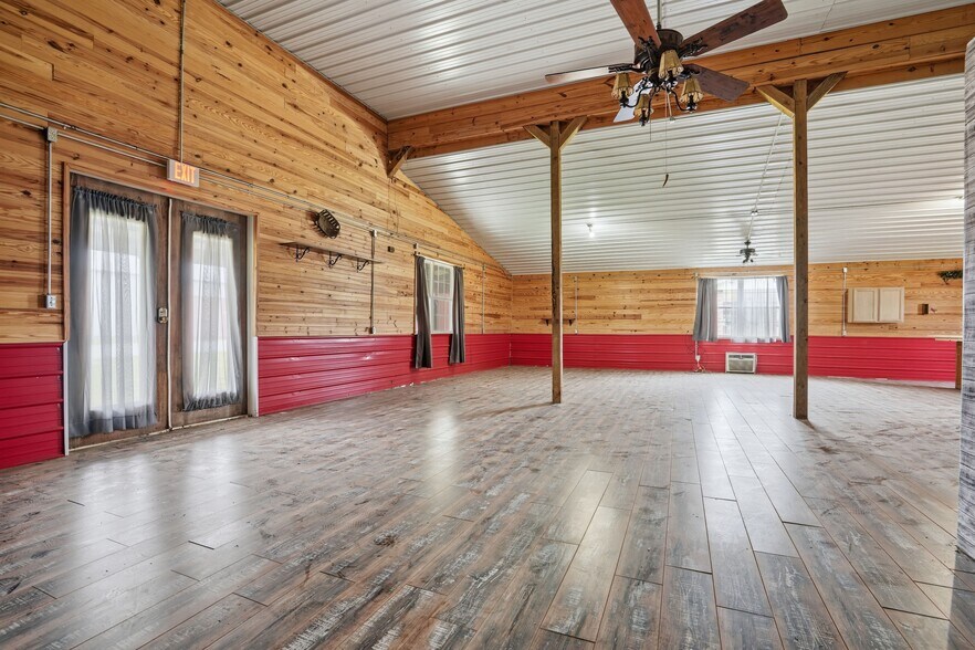 More Photos Of 113 S Wilder St, Chouteau General Retail For Sale