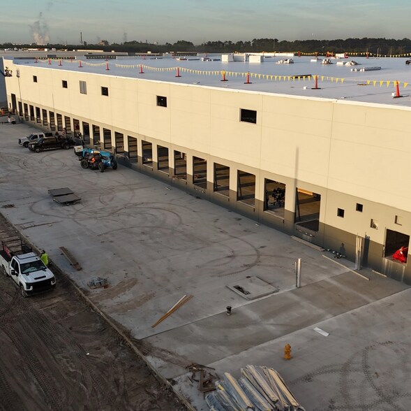 More Photos Of 0000 Eastport Rd, Jacksonville Unknown For Lease