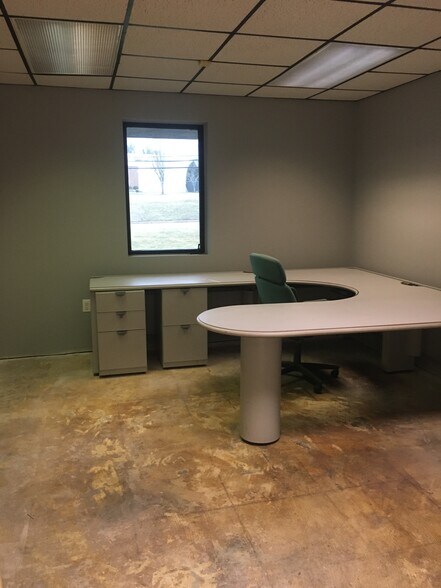 More Photos Of 69 Readington Rd, Branchburg Showroom For Lease