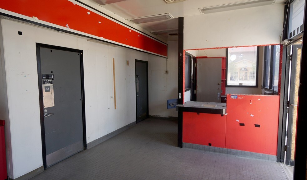 More Photos Of 321 N Interstate 35, Georgetown Restaurant For Sale