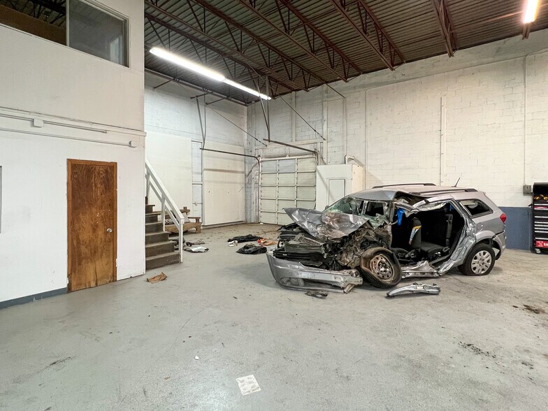 More Photos Of 4733 Don Dr, Dallas Warehouse For Sale