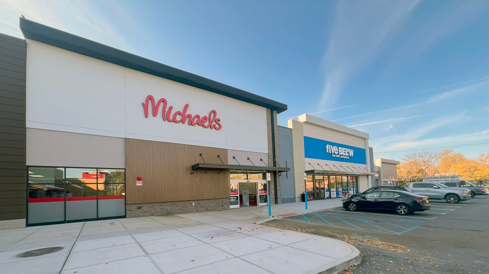 Primary Photo Of 410-2 S Oyster Bay Rd, Hicksville Freestanding For Lease
