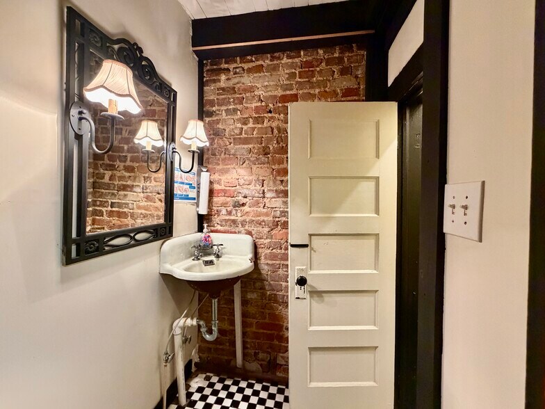 More Photos Of 100 S Main St, Yazoo City Flex For Sale