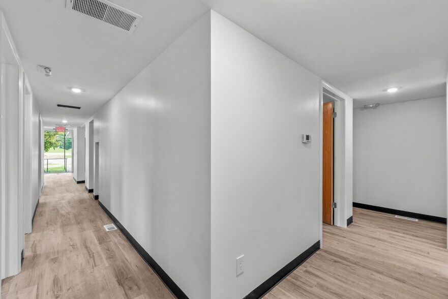 More Photos Of 2532 Spring Arbor Rd, Jackson Medical For Sale