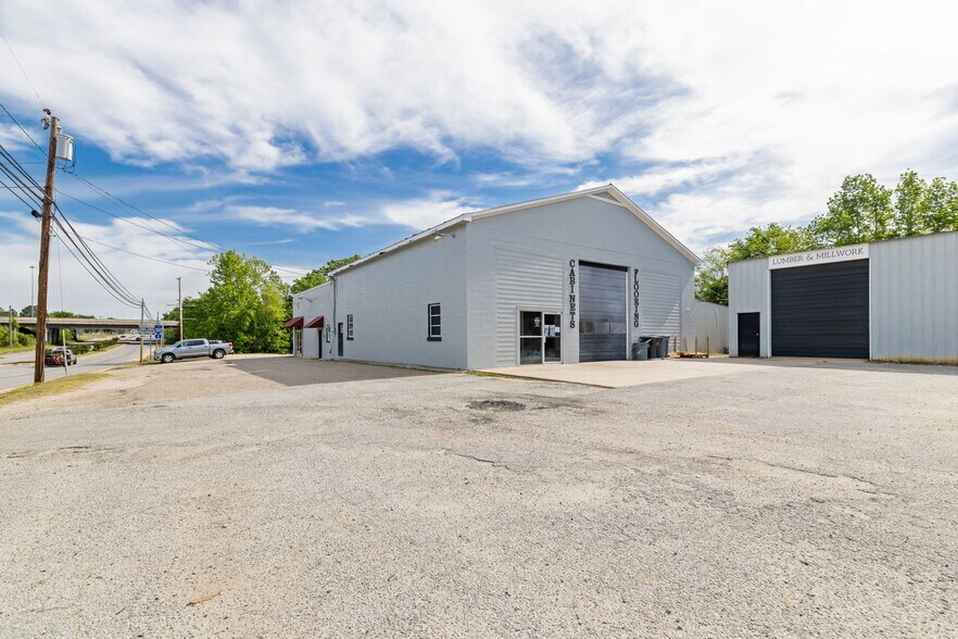 More Photos Of 728 N Main St, Emporia Auto Repair For Sale