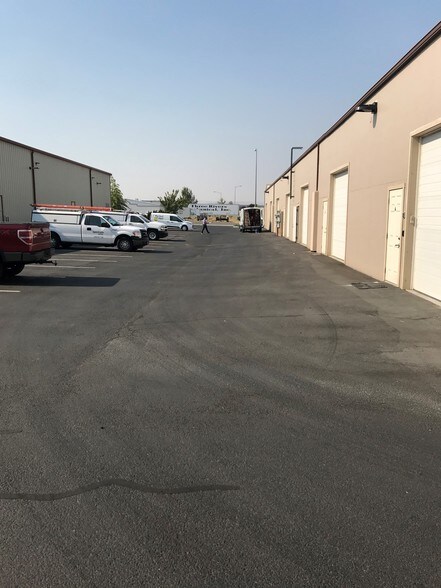 More Photos Of 6503 W Okanogan Ave, Kennewick Warehouse For Lease