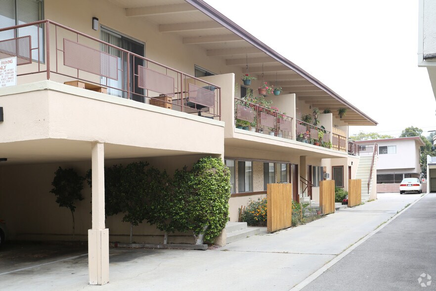 More Photos Of 3326 S Canfield Ave, Los Angeles Apartments For Sale