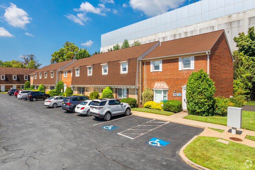 Primary Photo Of 751 Rockville Pike, Rockville Medical For Sale