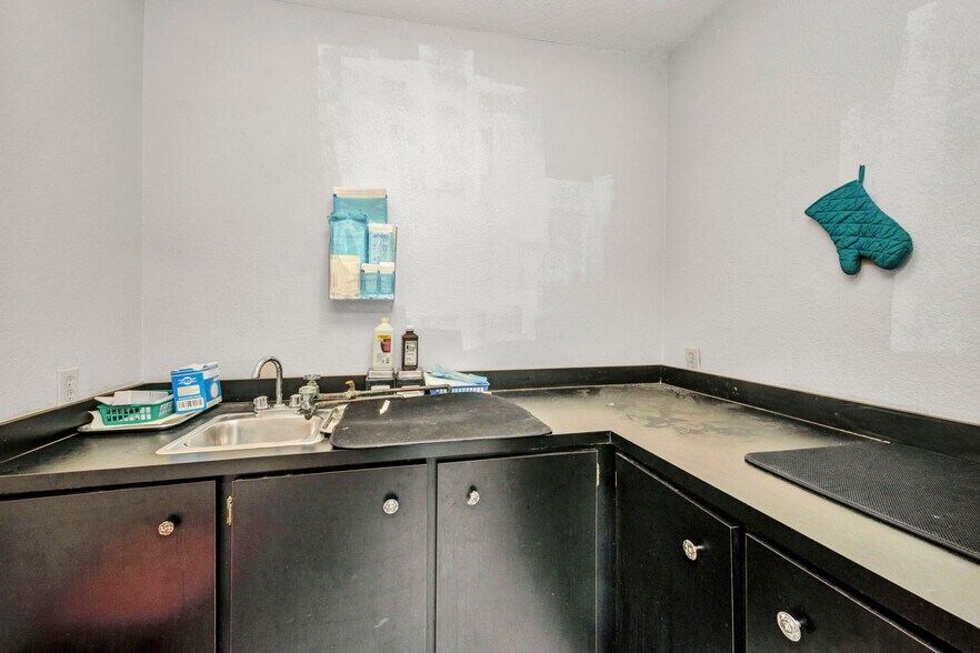 More Photos Of 3417 Tamiami Trl, Port Charlotte Medical For Sale