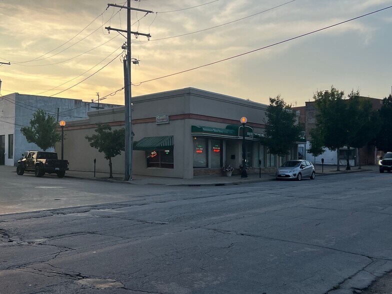 More Photos Of 115 S 1st St, Champaign Flex For Sale