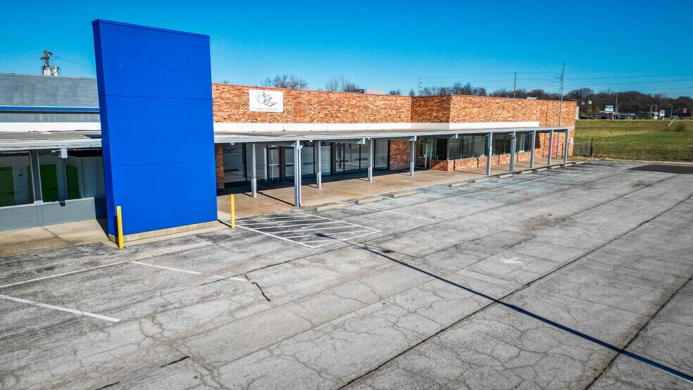 More Photos Of 1401 Vaughn Rd, Wood River Storefront For Lease