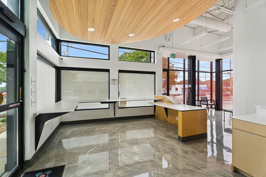 More Photos Of 1605 Howell Mill Rd NW, Atlanta Storefront Retail Office For Sale