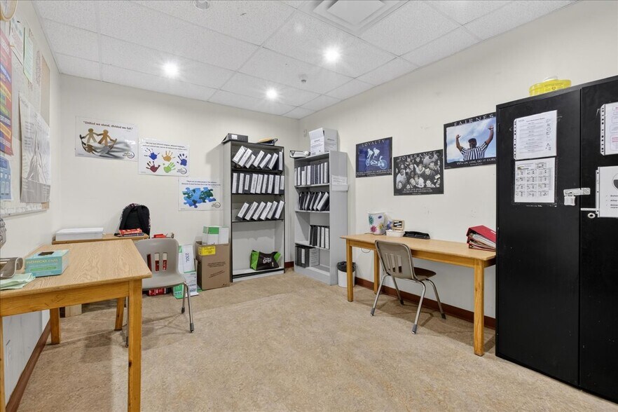 More Photos Of 11831 123 St NW, Edmonton Office For Sale