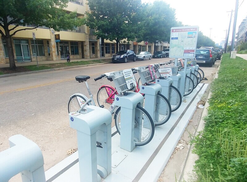 More Photos Of 2401 E 6th St, Austin Loft Creative Space For Lease