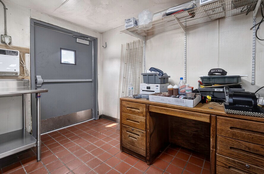 More Photos Of 1514 W Lindsey St, Norman Restaurant For Lease
