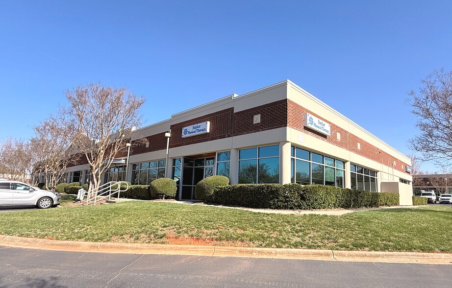 More Photos Of 136 Corporate Park Dr, Mooresville Medical For Lease