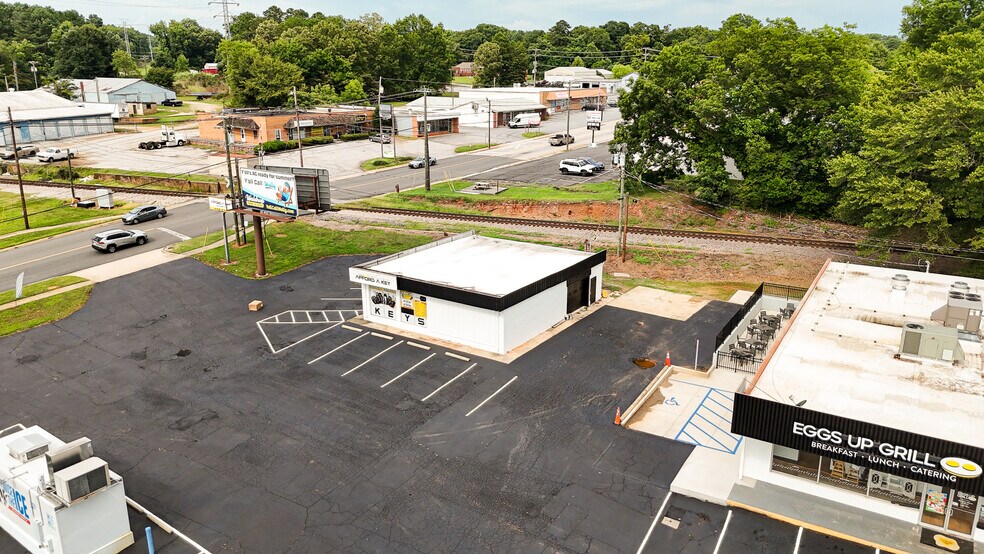More Photos Of 114 Fleming St, Laurens Storefront For Lease