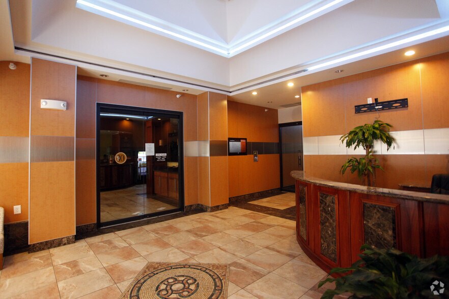 More Photos Of 8-10 South St, Baltimore Office For Lease