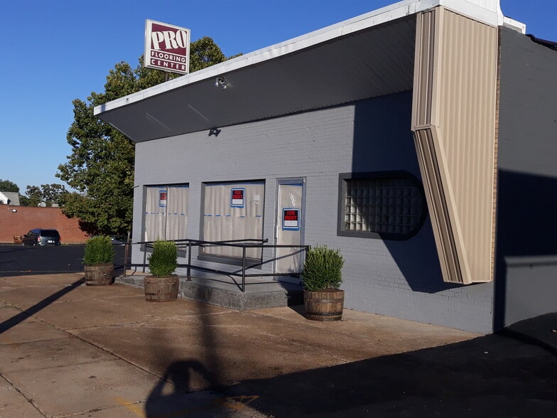 Primary Photo Of 834 Lemay Ferry Rd, Saint Louis Convenience Store For Lease