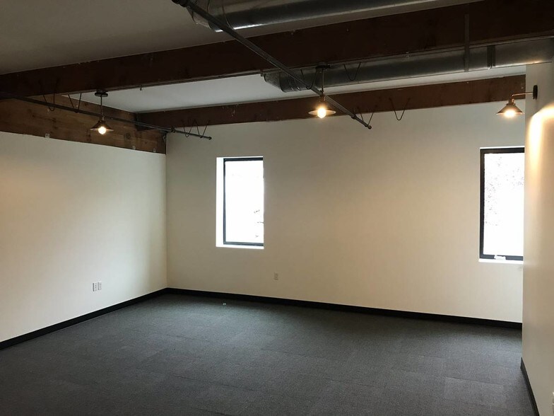 More Photos Of 2330 NW 31st Ave, Portland Flex For Sale