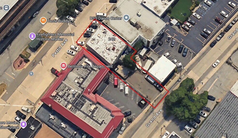 More Photos Of 2600-2610 Pettit Ave, Bellmore Storefront Retail Office For Sale