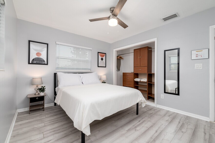 More Photos Of 820 NE 21st Dr, Wilton Manors Apartments For Sale