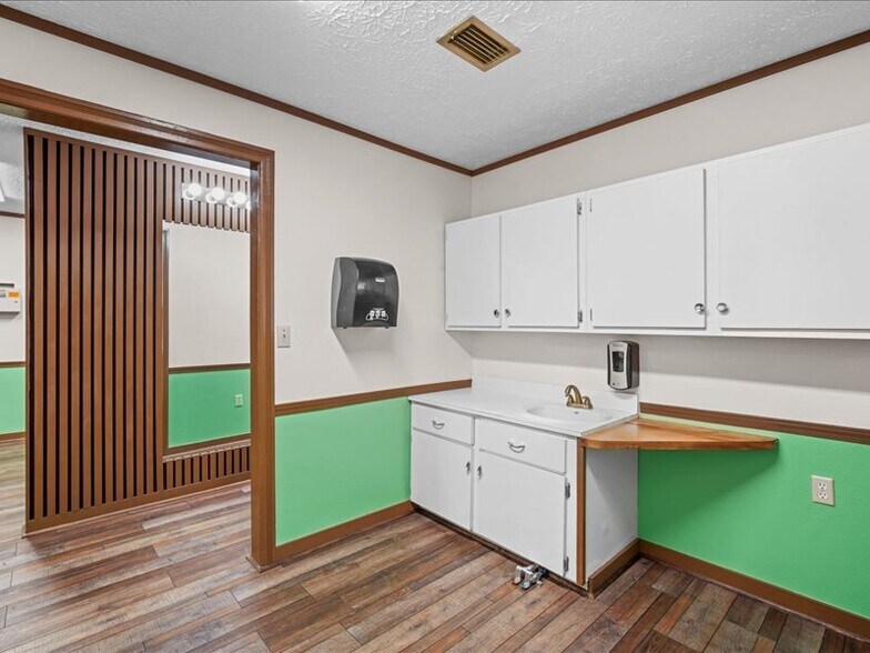 More Photos Of 1452 Bellaire Ln NE, Palm Bay Freestanding For Sale