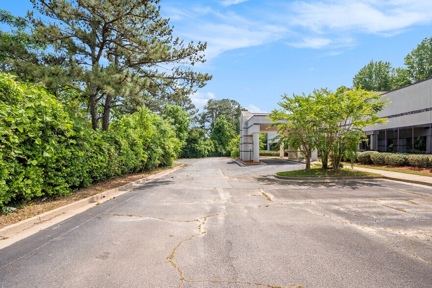 More Photos Of 4000 Corporate Center Dr, Morrow Medical For Sale