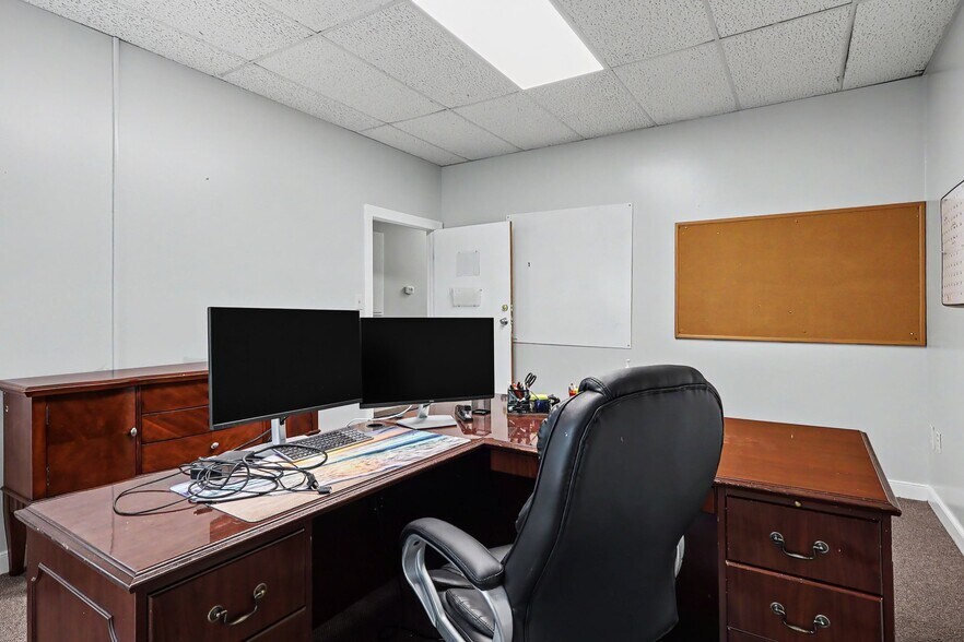 More Photos Of 8407 Richmond Hwy, Alexandria Storefront For Sale