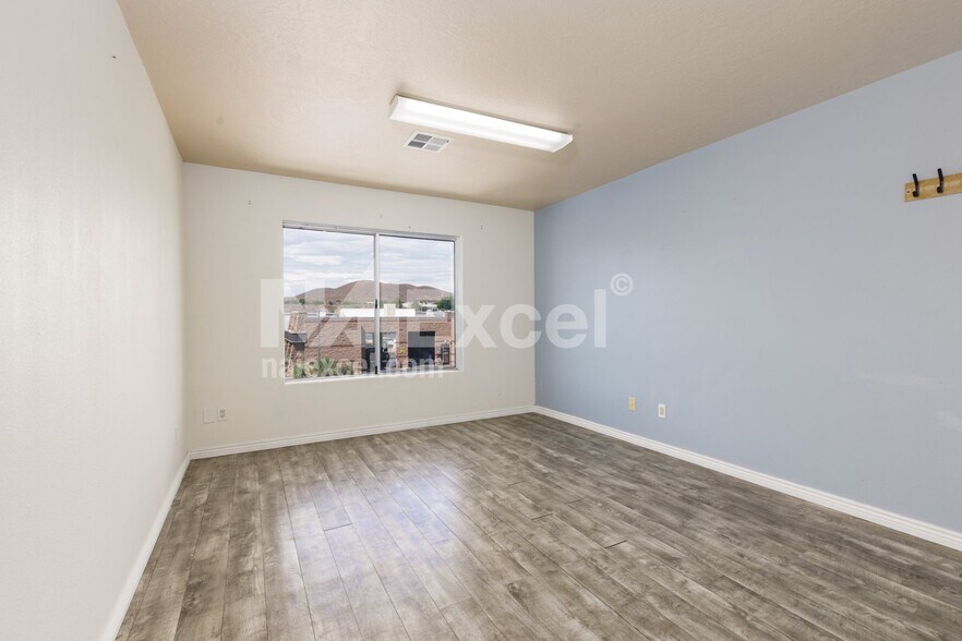 More Photos Of 985 W State St, Hurricane Storefront Retail Office For Lease