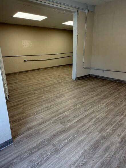 More Photos Of 1850 E Houston St, San Antonio Auto Repair For Lease