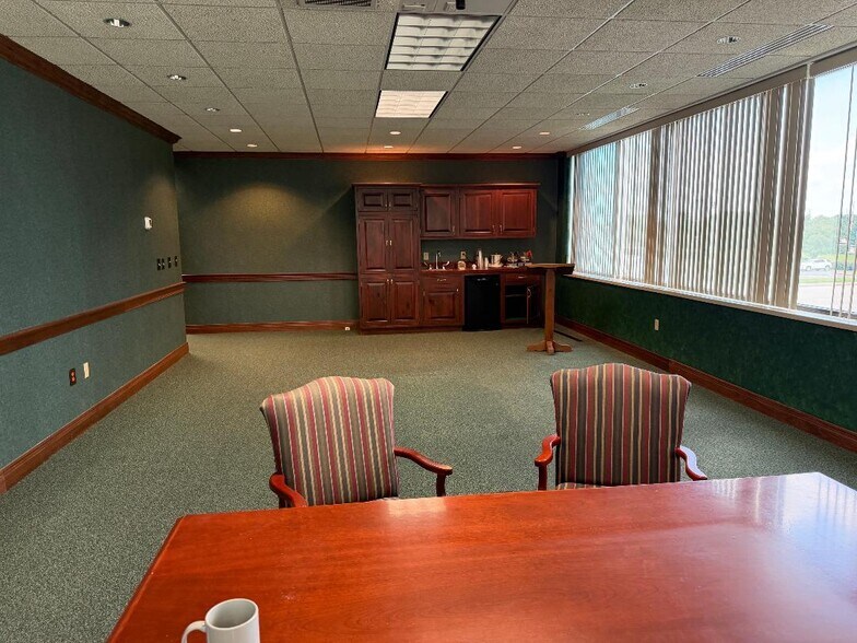 More Photos Of 300 Southtown Blvd, Owensboro Office For Lease