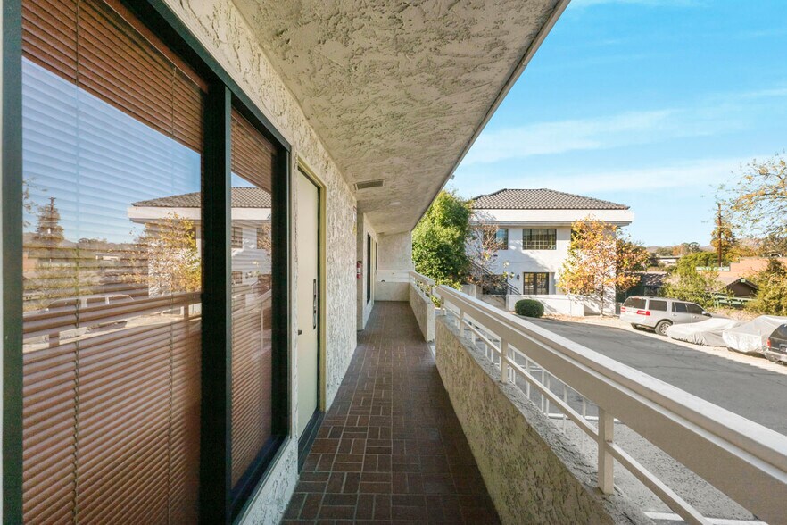 More Photos Of 28215 Agoura Rd, Agoura Hills Office For Sale