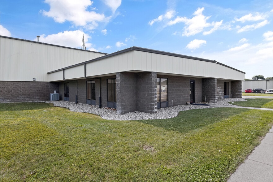 More Photos Of 1000 Sako Ct, Elkhart Warehouse For Lease