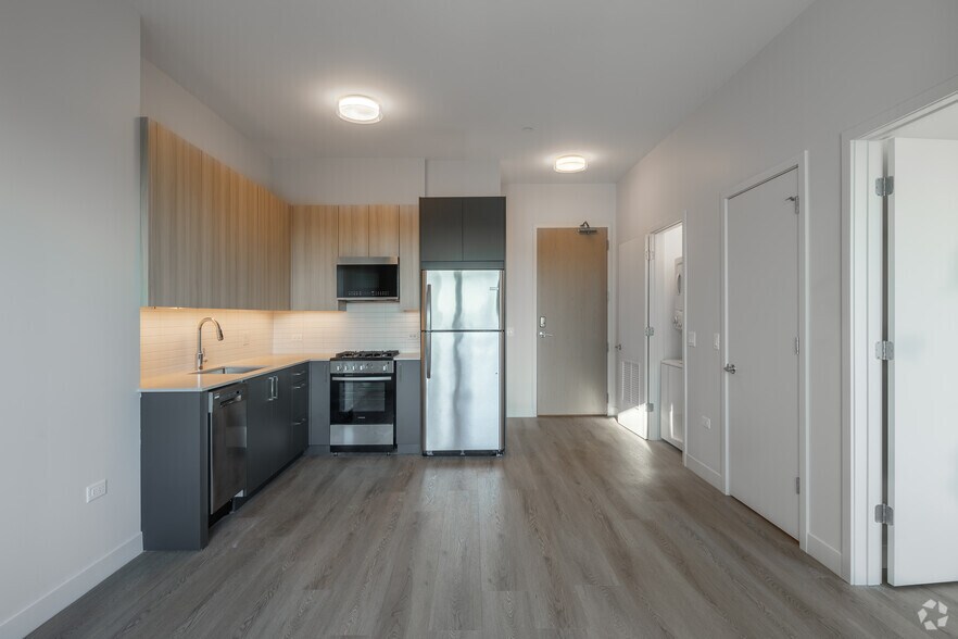 More Photos Of 670 N May St, Chicago Apartments For Lease