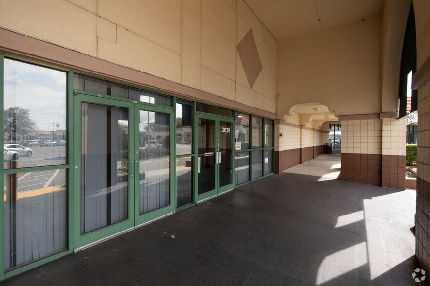 More Photos Of 8411-8419 N Dale Mabry Hwy, Tampa Unknown For Lease