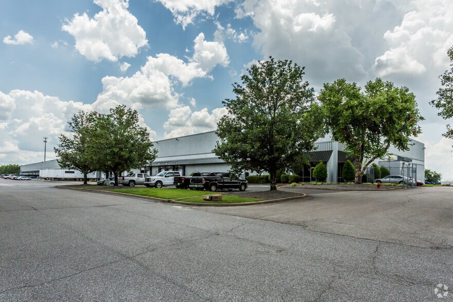 More Photos Of 4905 Southridge Blvd, Memphis Distribution For Lease