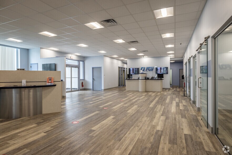 More Photos Of 380 Berry St, Woodbridge Office For Sale