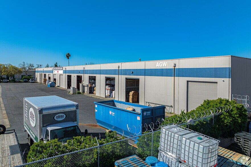 More Photos Of 2655 Land Ave, Sacramento Warehouse For Lease