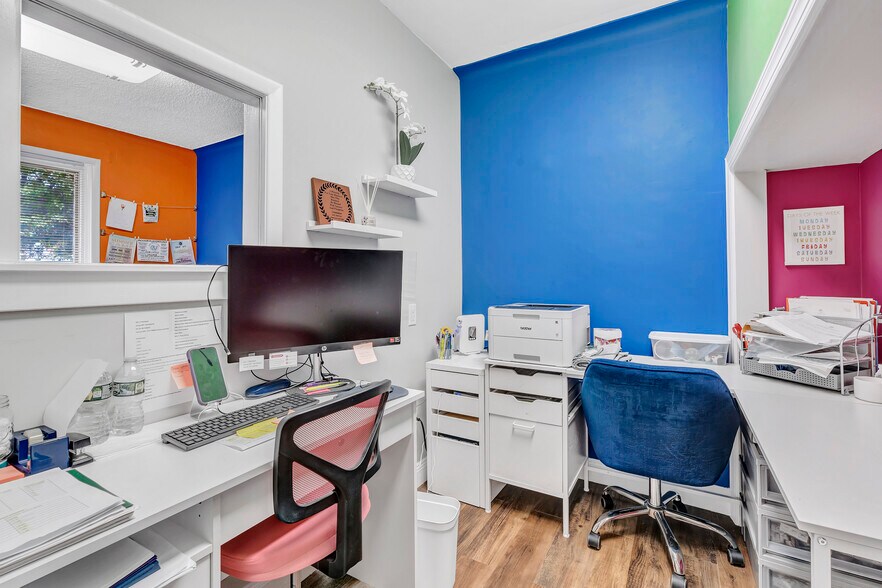 More Photos Of 482 Manor Rd, Staten Island Office For Lease