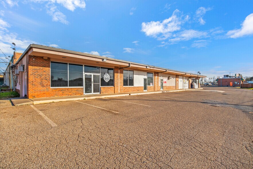 More Photos Of 5601 E Lancaster Ave, Fort Worth Freestanding For Sale