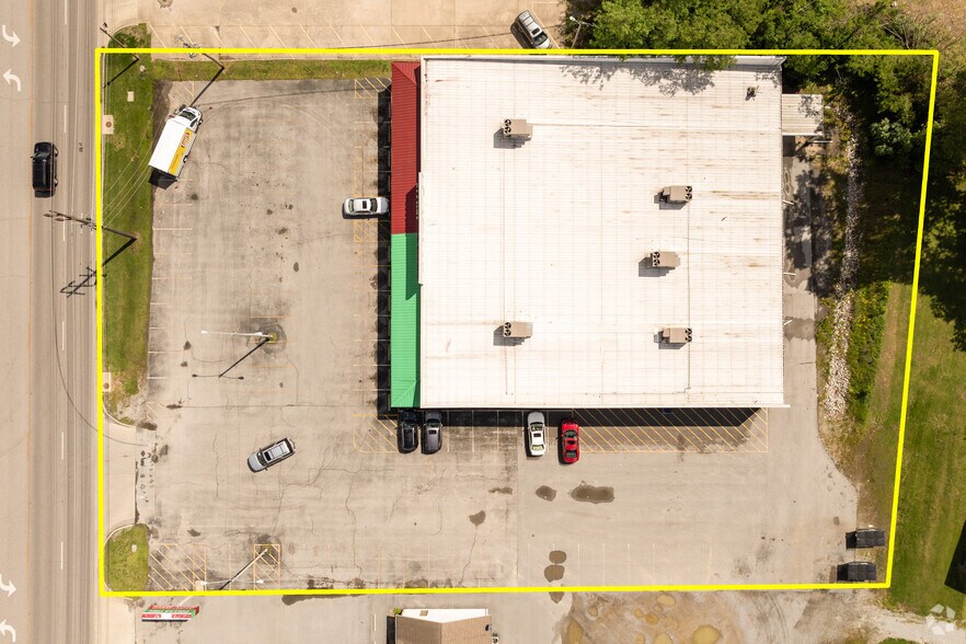More Photos Of 1021 US Highway 45 N, Eldorado Freestanding For Sale