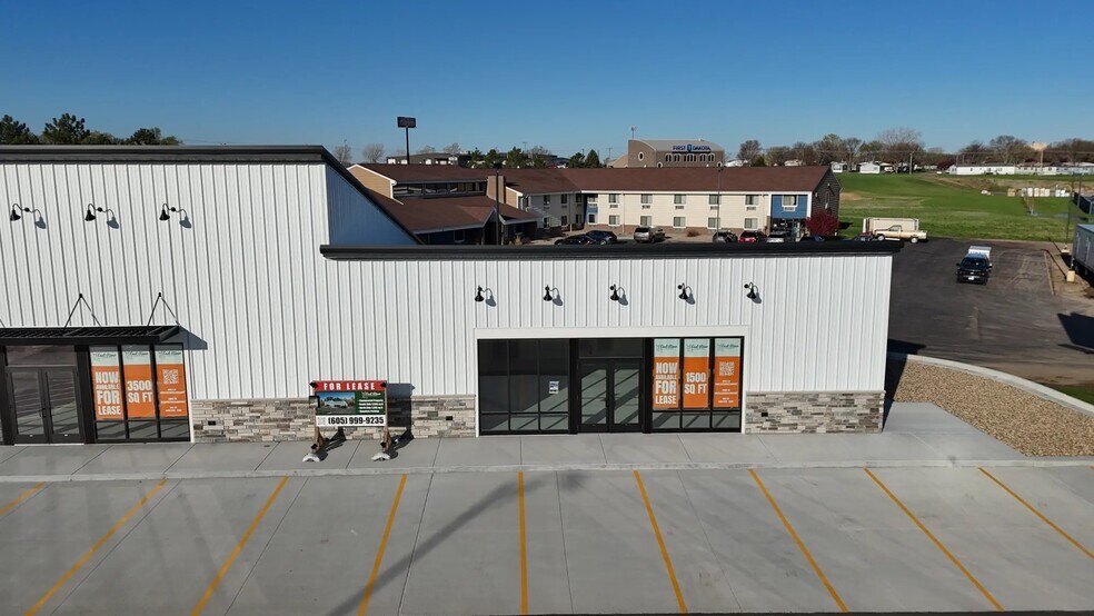 More Photos Of 1425 S Burr St, Mitchell General Retail For Lease