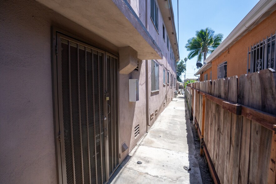 More Photos Of 1433 E 61st St, Los Angeles Apartments For Sale
