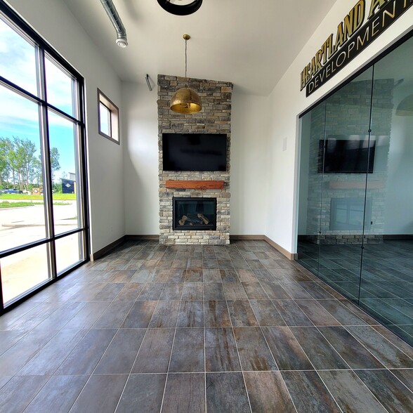 More Photos Of 2975 Heartland Dr, Grand Forks Flex For Lease