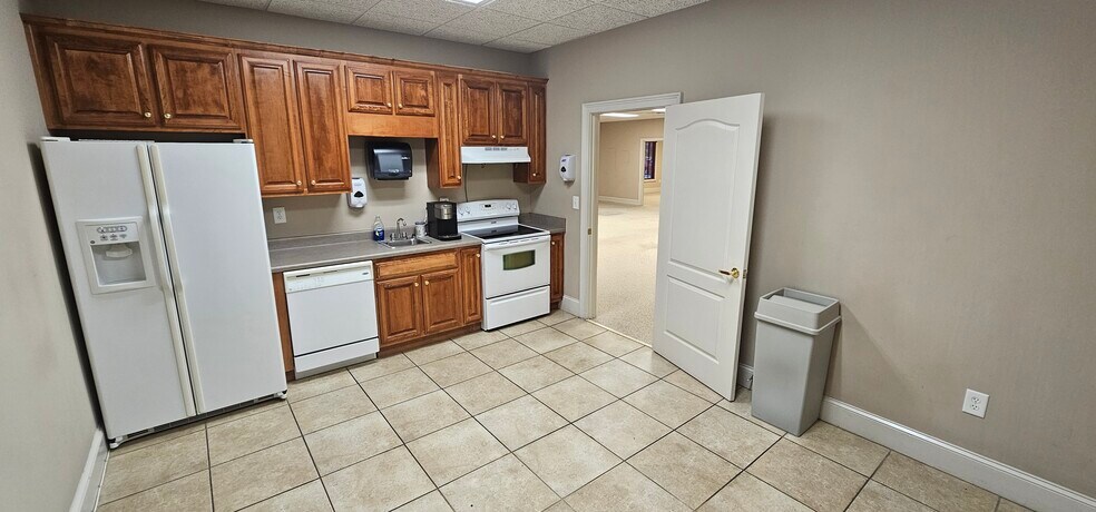 More Photos Of 1900 Pennsylvania Ave, McDonough Office For Lease