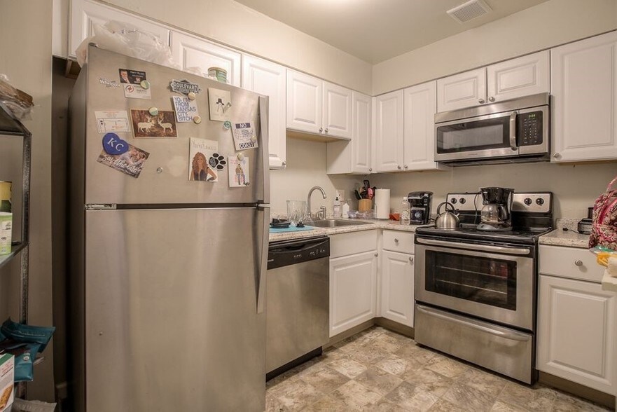 More Photos Of 3740 Wyandotte St, Kansas City Apartments For Sale