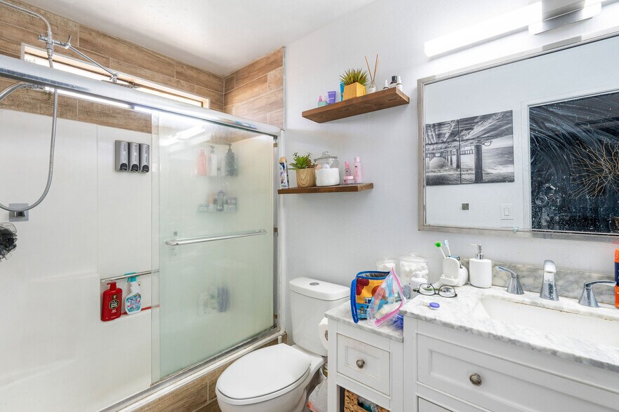 More Photos Of 12501 Kornblum Ave, Hawthorne Apartments For Sale